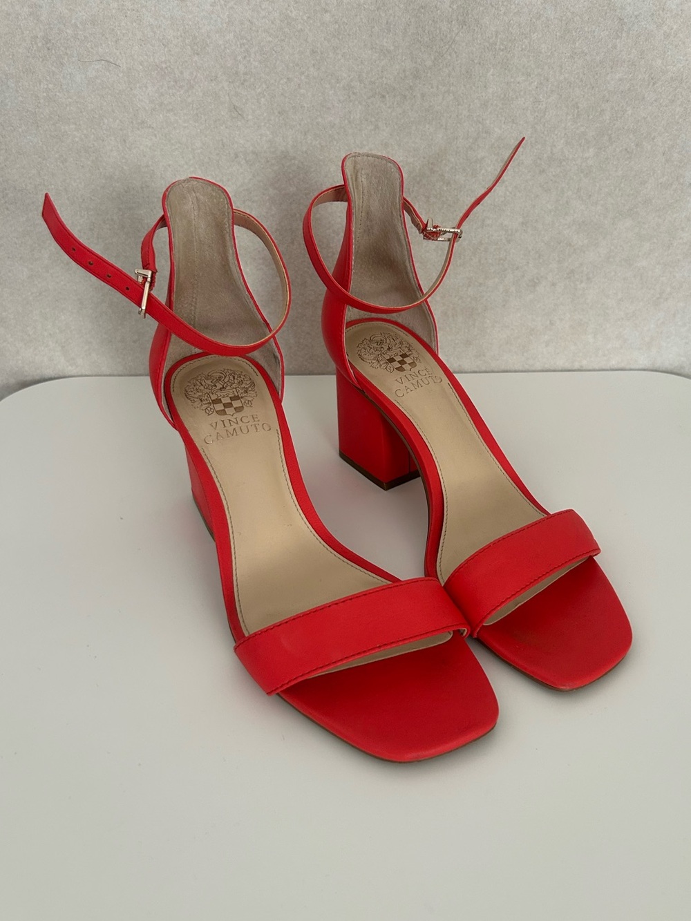 Vince Camuto VV Margry Sandals Block Heel Leather Upper Shoes Size 7.5 Red